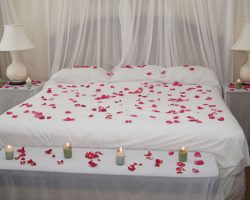 20 Romantic Valentines Day Bedroom Ideas