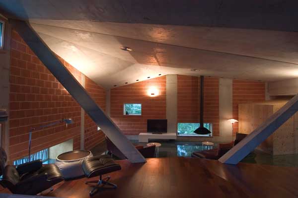 House Among Pines 14 Unique Architecture in Spain: House Among Pines Image 14