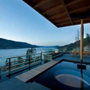 Kelowna House 11 Massive Kelowna House Overlooking a Fantastic Scenery Photo 11