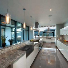 Kelowna House 18 Massive Kelowna House Overlooking a Fantastic Scenery Image 18