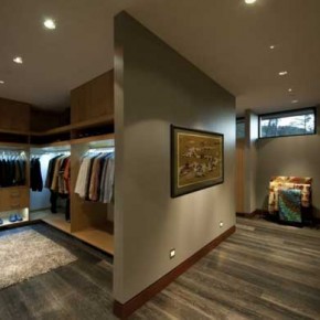 Kelowna House 22 Massive Kelowna House Overlooking a Fantastic Scenery Photo 22