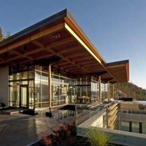 Kelowna House 3 Massive Kelowna House Overlooking a Fantastic Scenery Pict 3