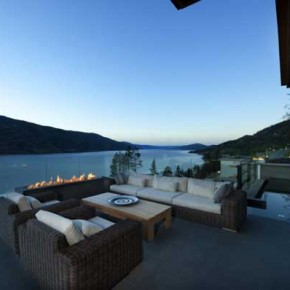 Kelowna House 6 Massive Kelowna House Overlooking a Fantastic Scenery Picture 6