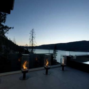 Kelowna House 8 Massive Kelowna House Overlooking a Fantastic Scenery Image 8