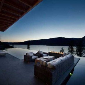 Kelowna House 9 Massive Kelowna House Overlooking a Fantastic Scenery Photo 9