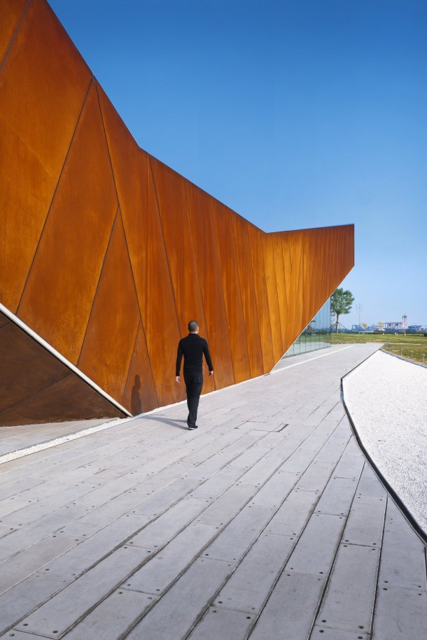 Vt 070212 09  Vanke Triple V Gallery by Ministry of Design
  Wallpaper 10