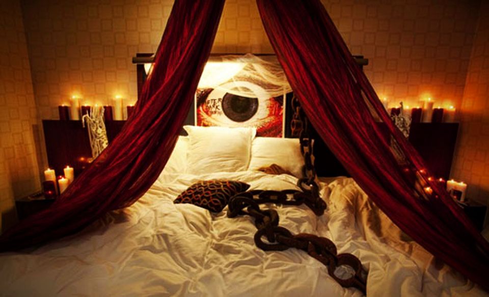 20 Halloween Bedroom Ideas