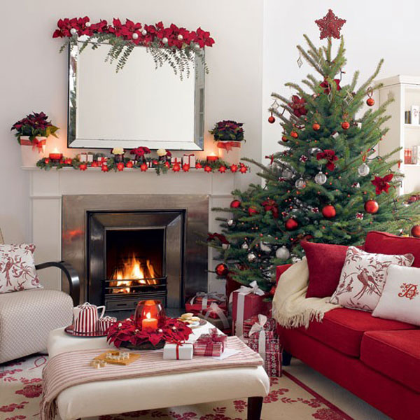 The Christmas Spirit into Your Living Room With Simple Decoration