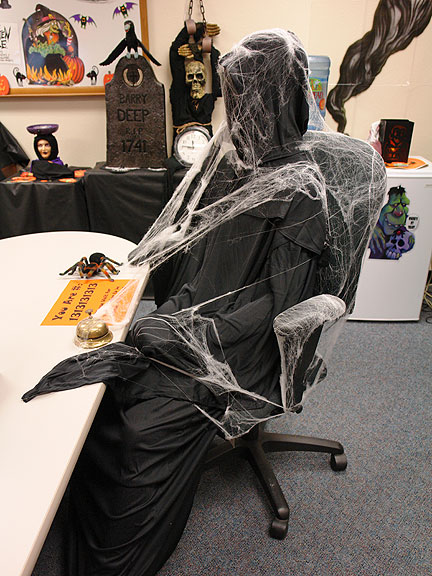 20 Halloween office theme ideas