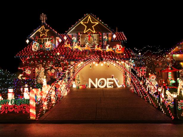 20 Spectacular Holiday Home Light Displays