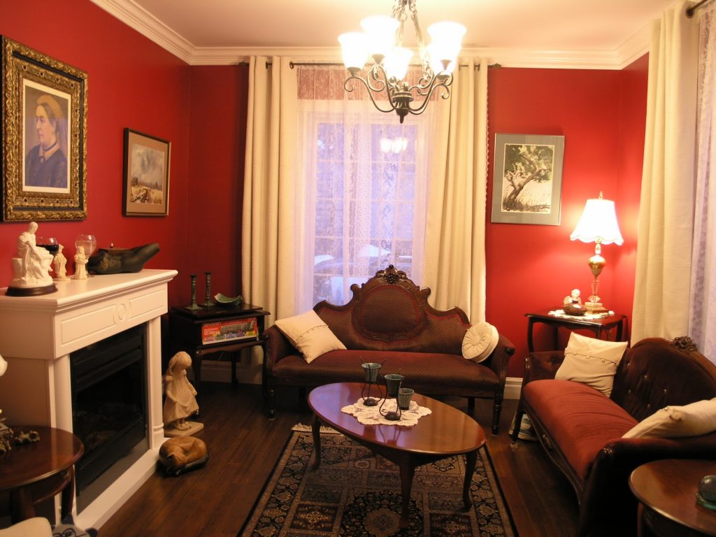 living-room-with-victorian-style-wallpaper-ideas-homesfeed-1 | Interior Design Center Inspiration