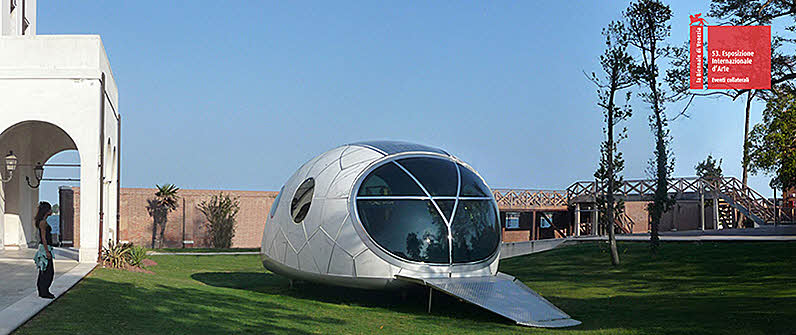 Extremely Futuristic Pod House Concept
